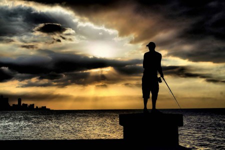 Marco Oropeza Pescador en el Malecón (La Habana - Cuba) Fotografía Digital 30 x 45 cms. / 2012